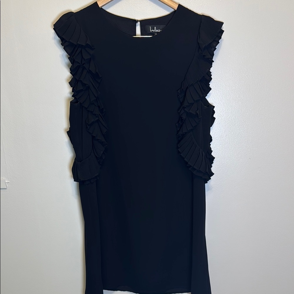 Lulu”s Black Dress Ruffle Sleeveless Lined Size‎ Medium